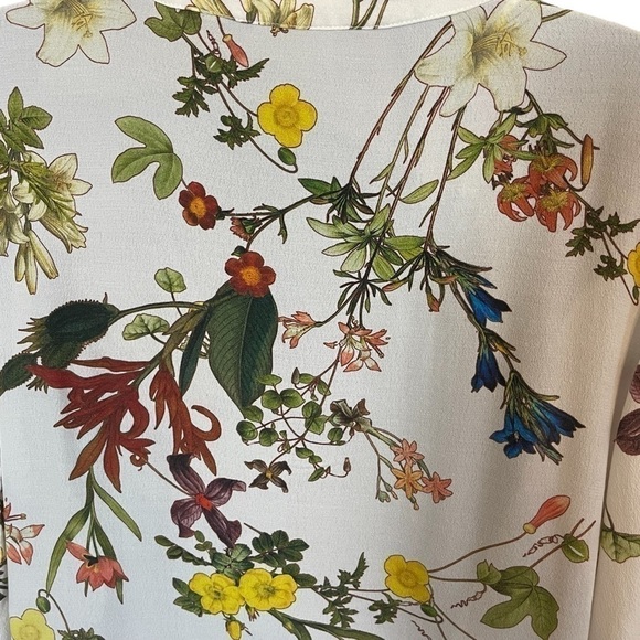 Euc Zara Woman 3/4 sleeve top, floral, v-neck, white/multicolour, size Small. - Picture 5 of 11
